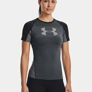 Under Armour Women's Black and Gray Short Sleeve Tee